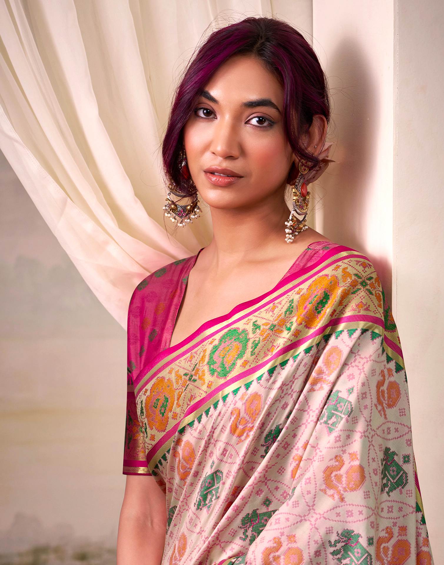 Rose Pink Silk Woven Patola Saree - Image 4