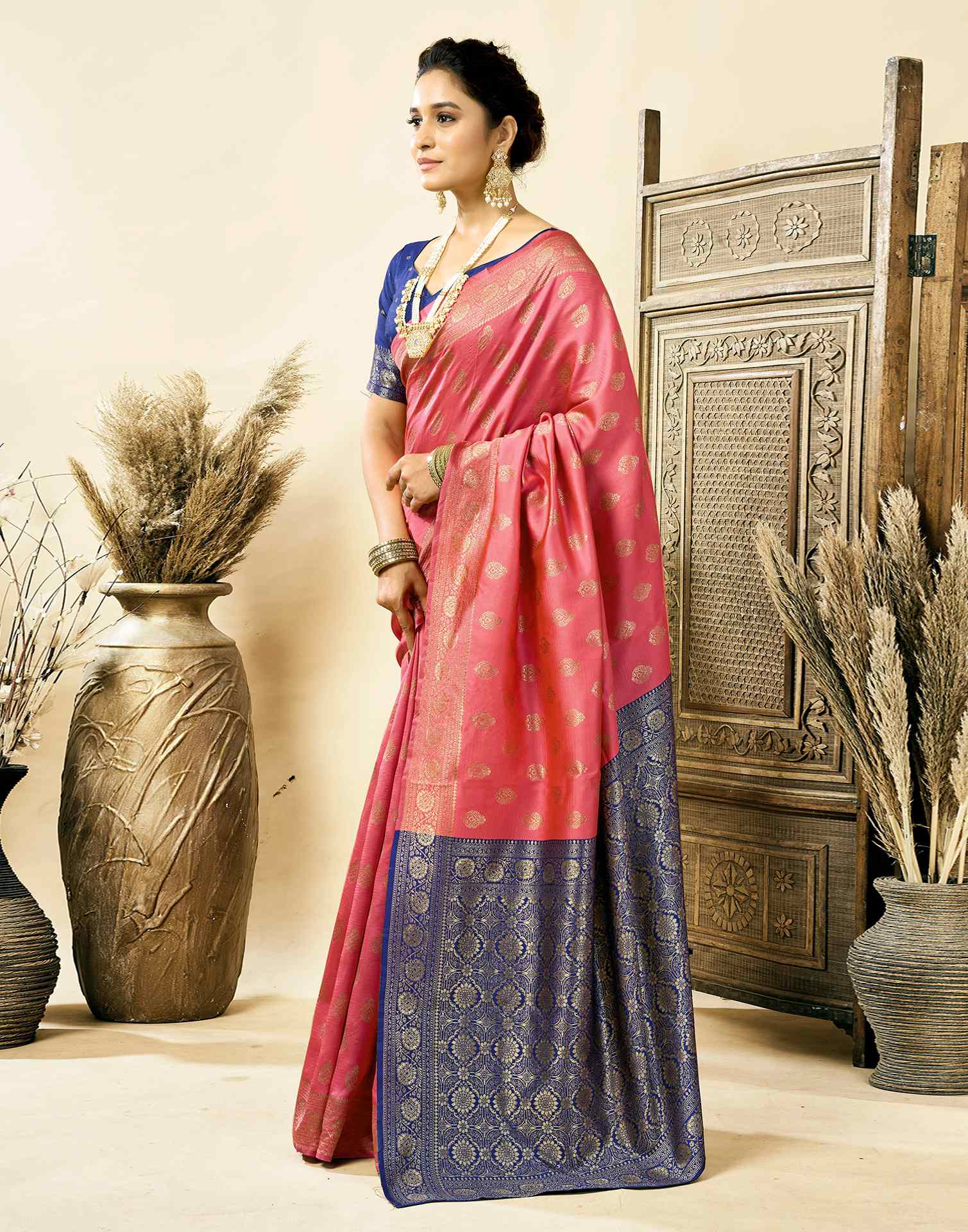 Rose Pink Silk Woven Banarasi Saree - Image 4