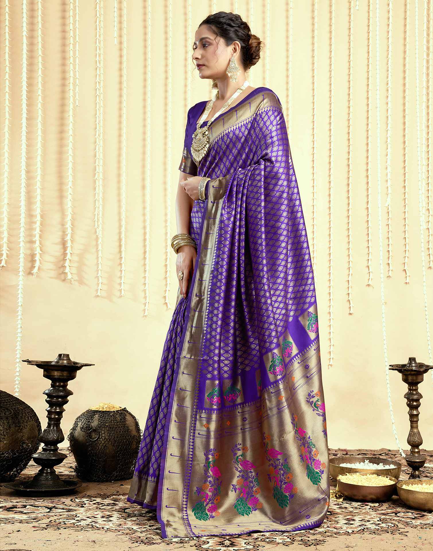 Royal Blue Silk Woven Paithani Saree - Image 4