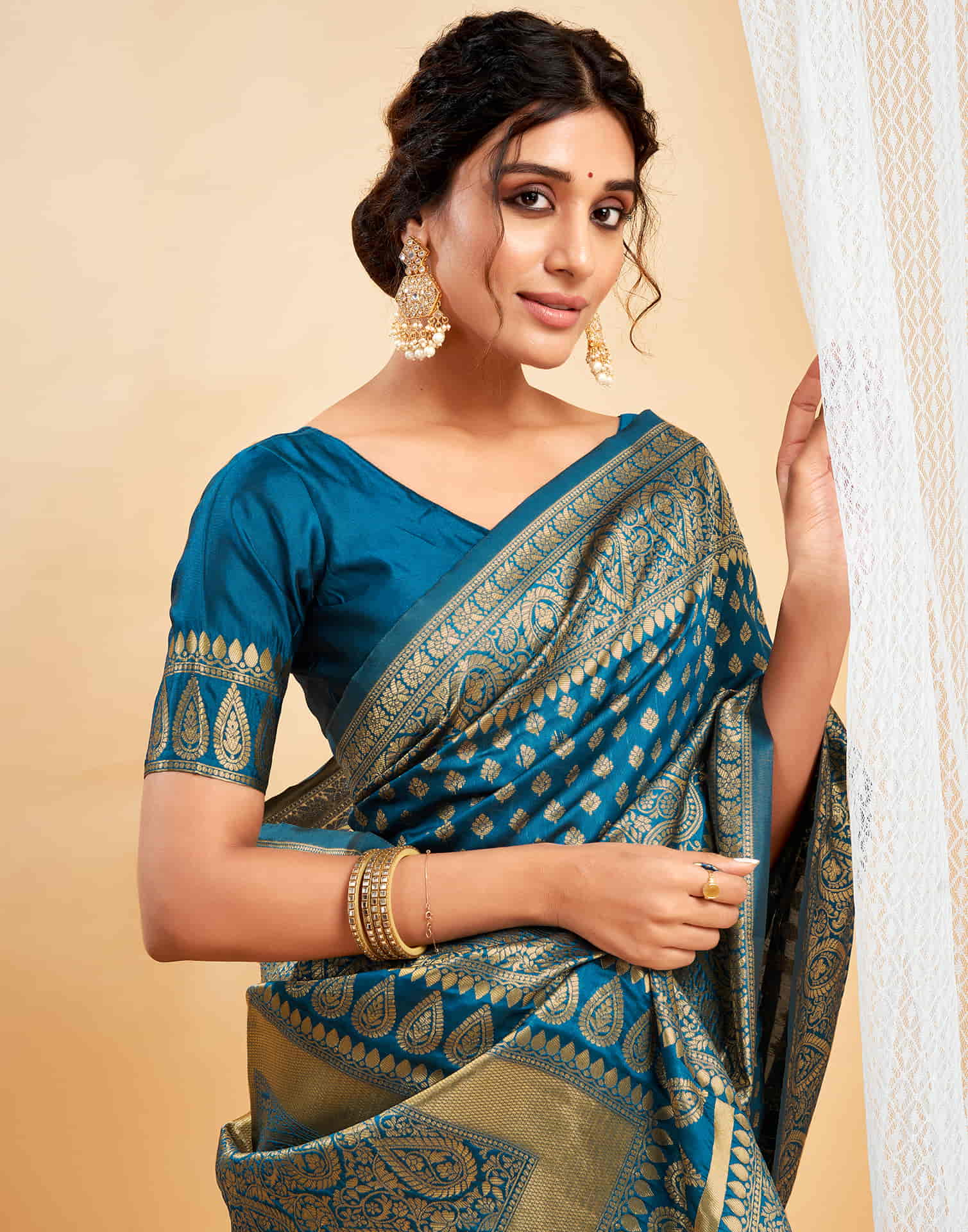 Blue Silk Blend Woven Banarasi Saree - Image 4