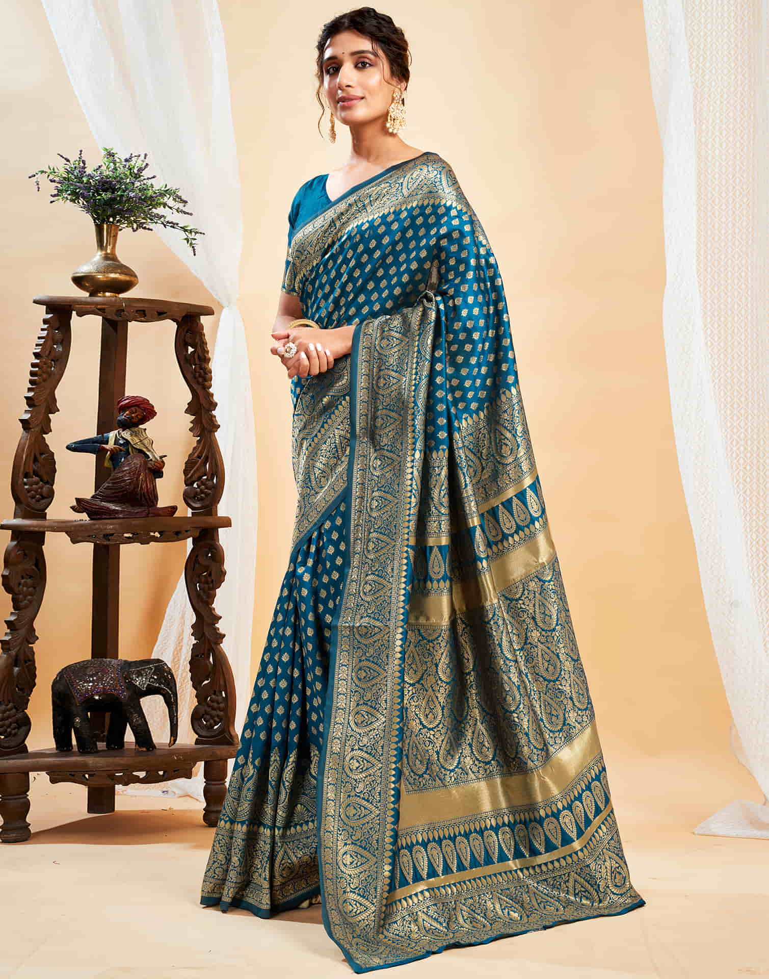 Blue Silk Blend Woven Banarasi Saree - Image 5