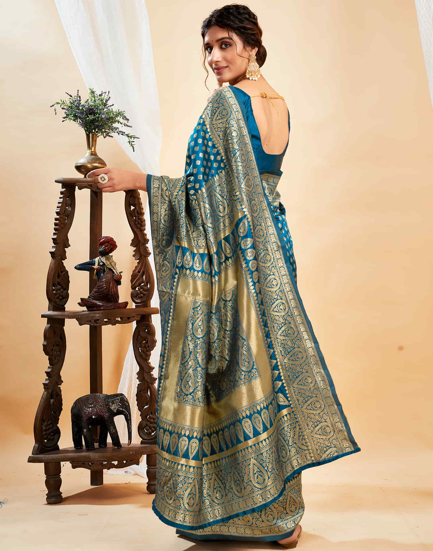 Blue Silk Blend Woven Banarasi Saree - Image 8