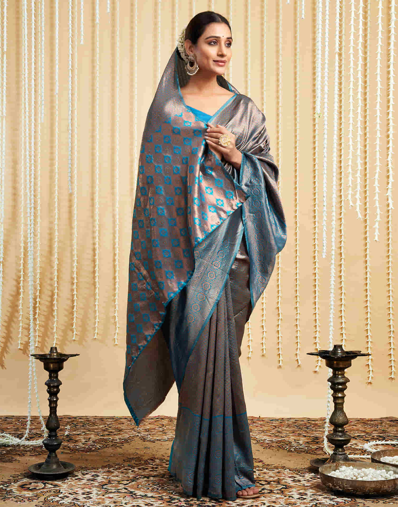 Teal Blue Silk Woven Kanjivaram Saree - Image 4