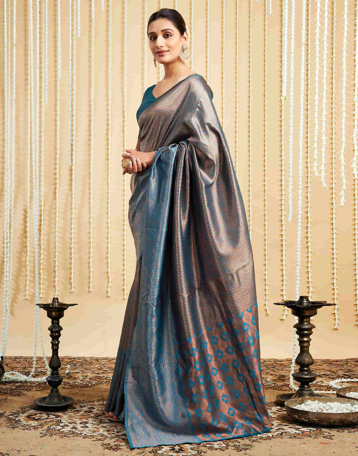 Teal Blue Silk Woven Kanjivaram Saree - Image 5