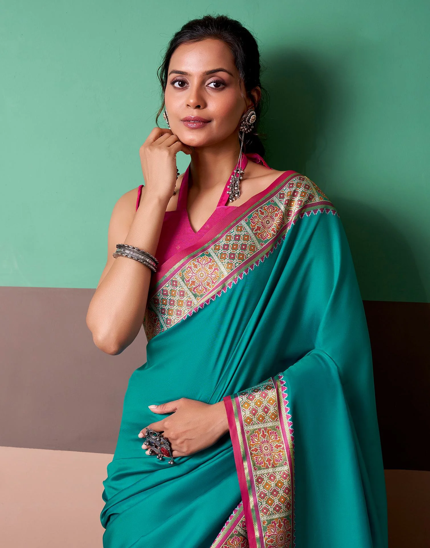 Teal Blue Silk Woven Patola Saree - Image 4