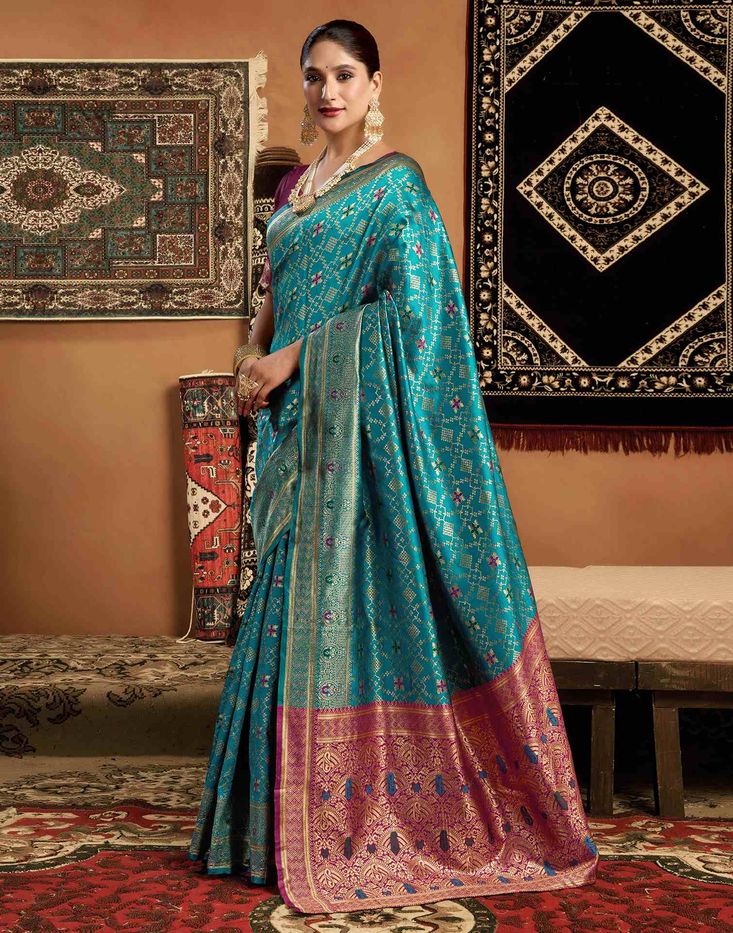 Teal Blue Silk Woven Patola Saree - Image 4