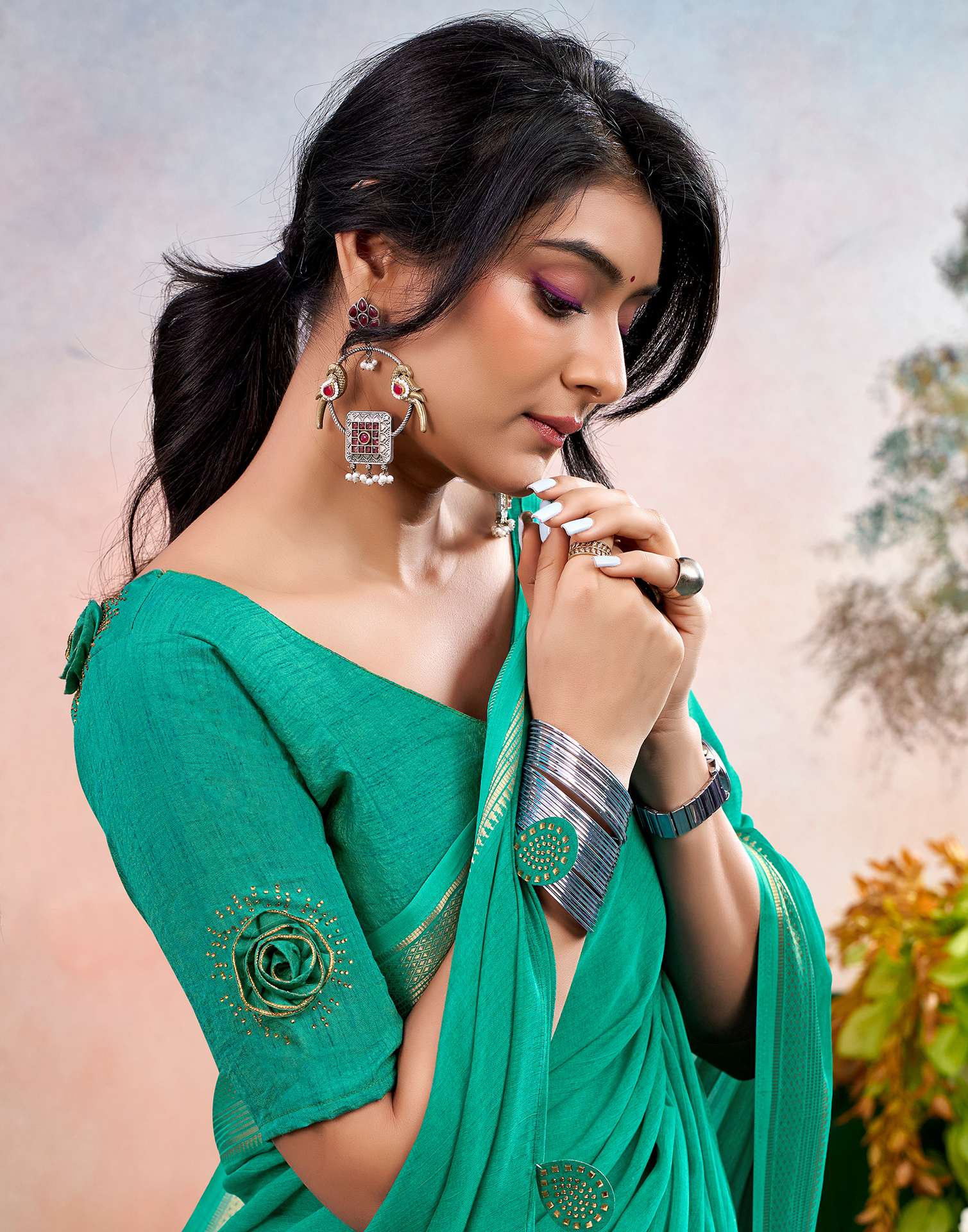 Teal Green Chiffon Woven Border Saree - Image 4