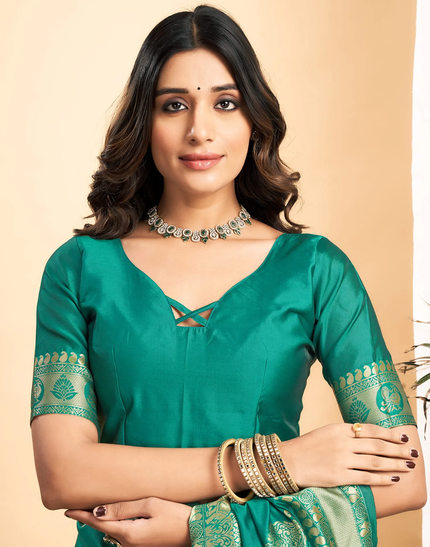 Green Silk Blend Woven Kanjivaram Saree - Image 10