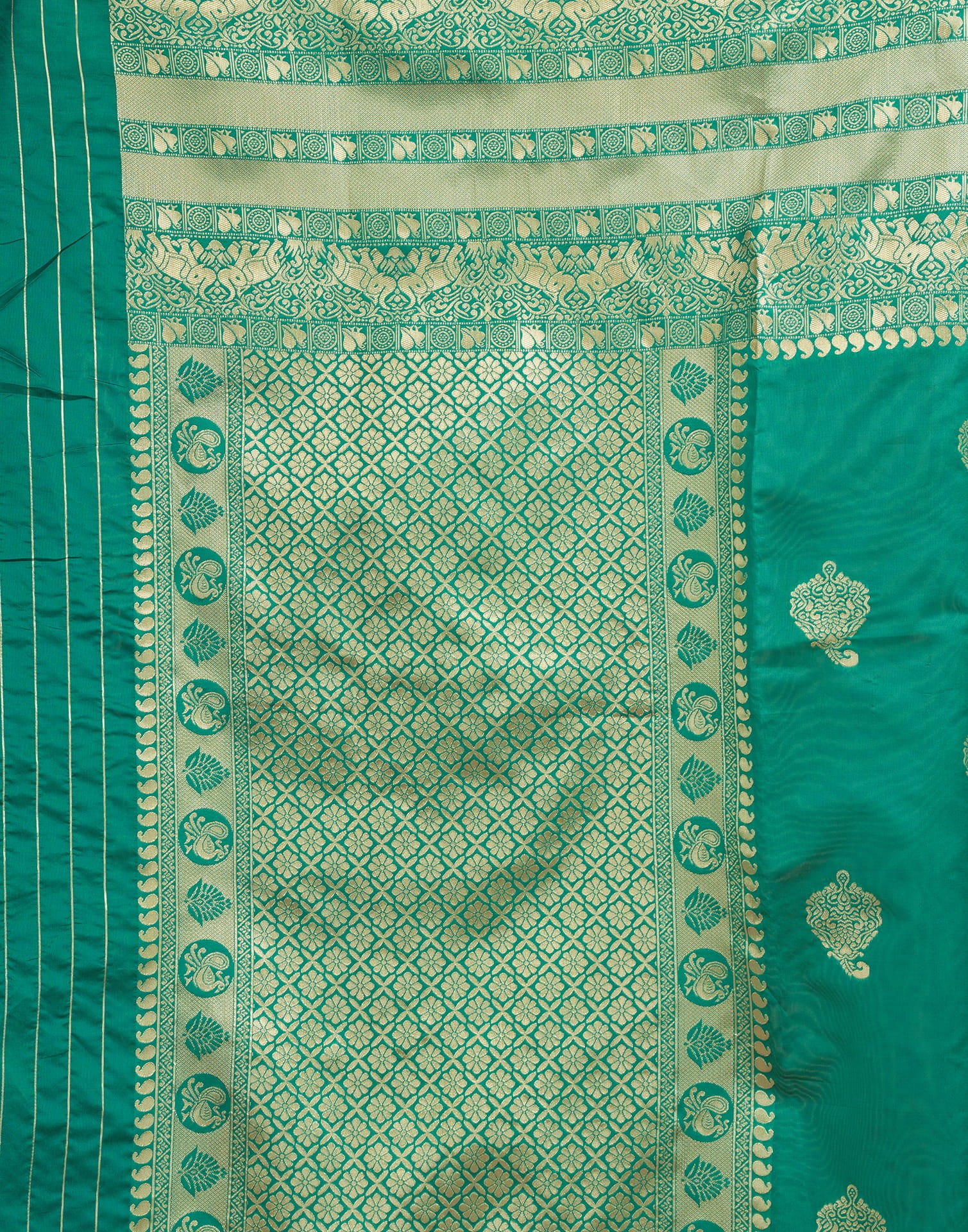Green Silk Blend Woven Kanjivaram Saree - Image 11