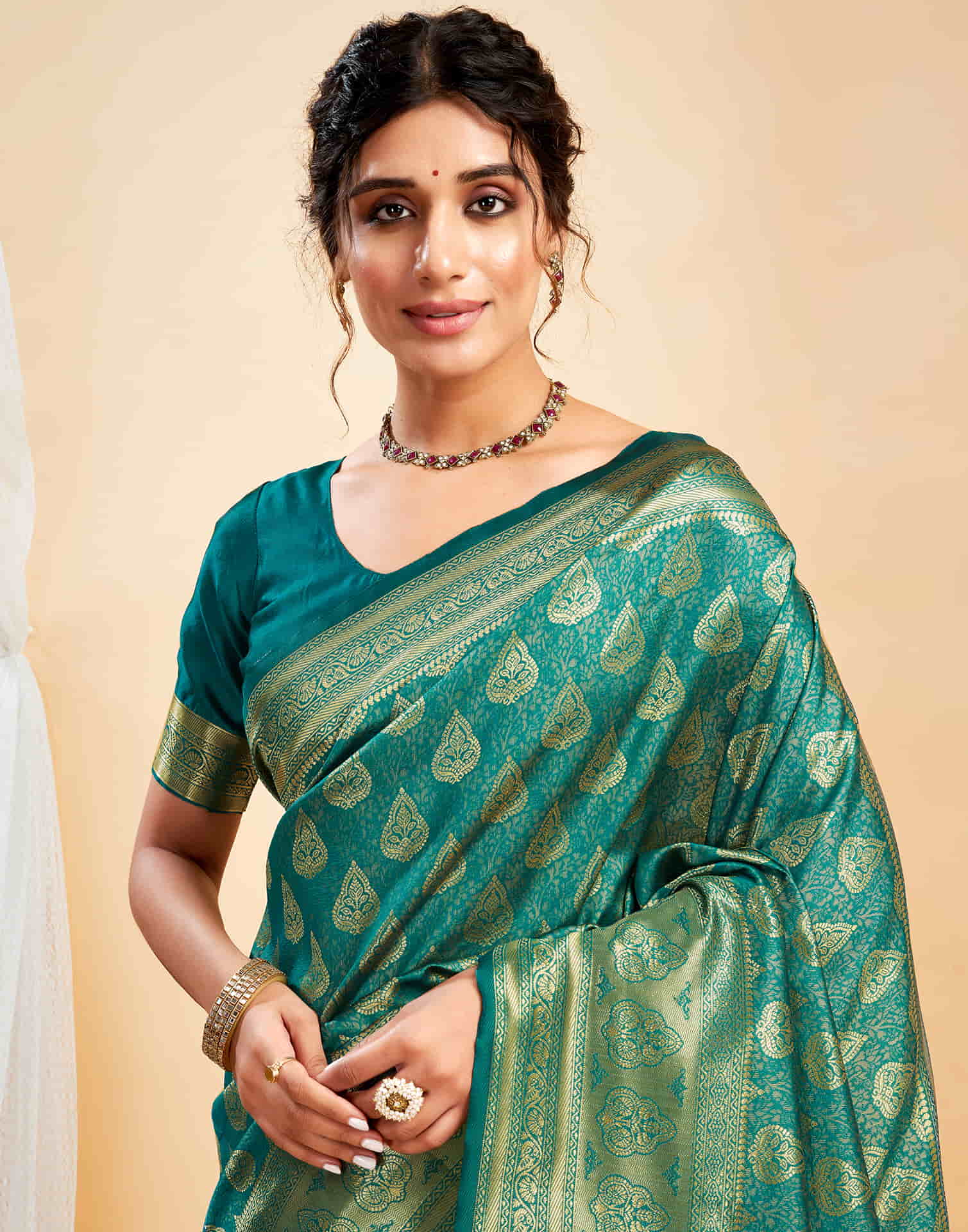 Green Silk Blend Woven Banarasi Saree - Image 4