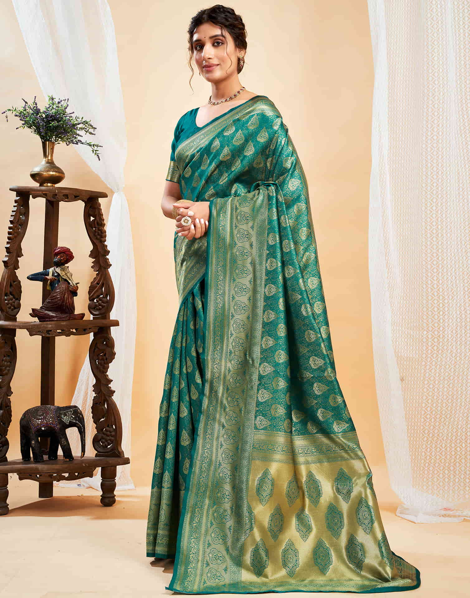 Green Silk Blend Woven Banarasi Saree - Image 5
