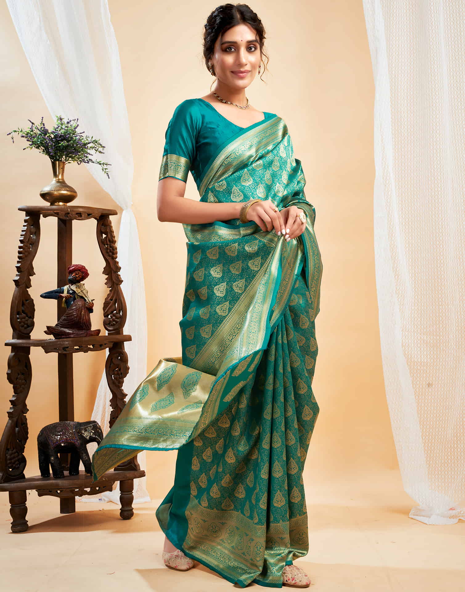 Green Silk Blend Woven Banarasi Saree - Image 7