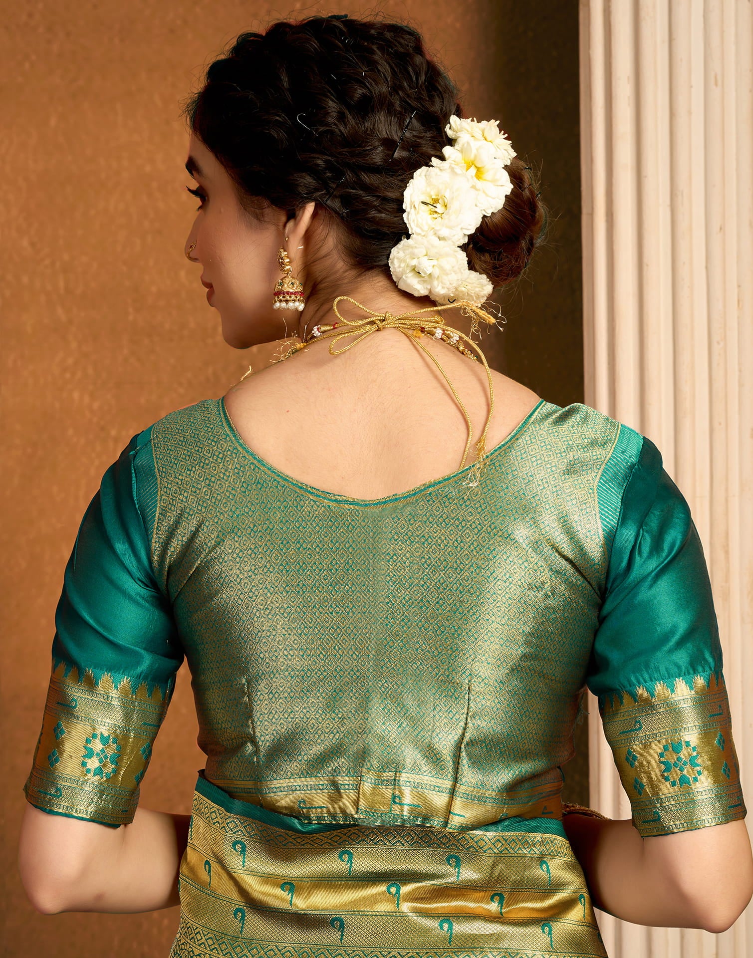 Green Silk Woven Paithani Saree - Image 9