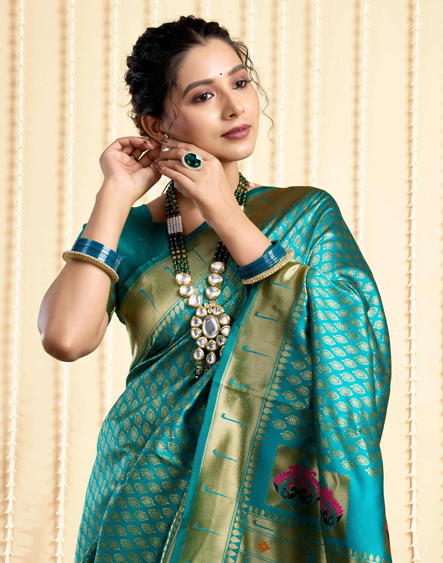 Teal Green Silk Woven Paithani Saree - Image 4