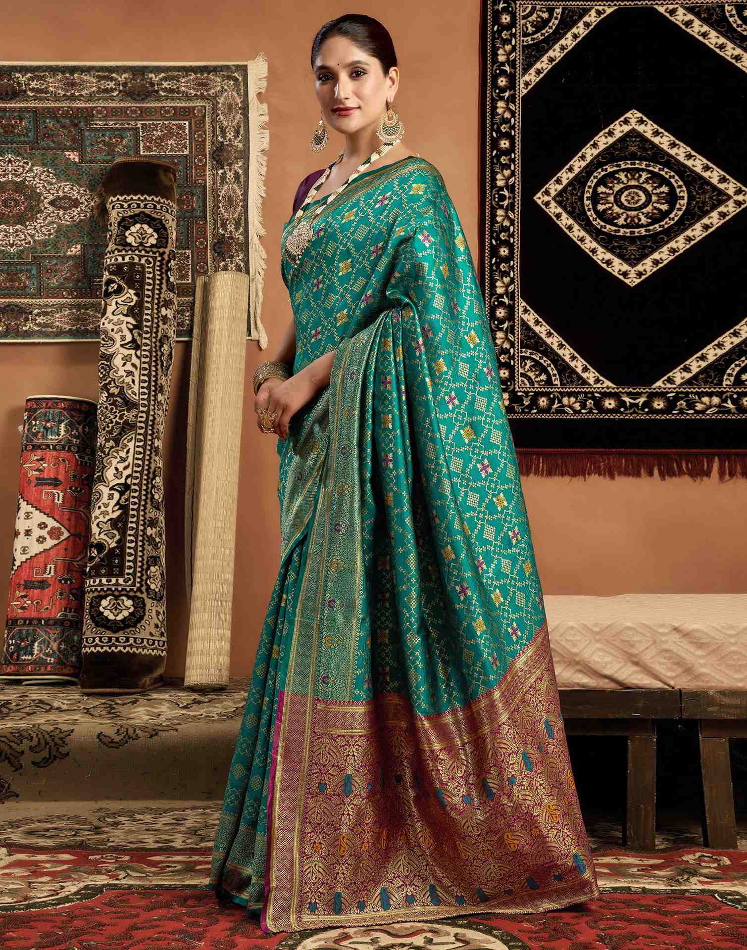 Teal Green Silk Woven Patola Saree - Image 4