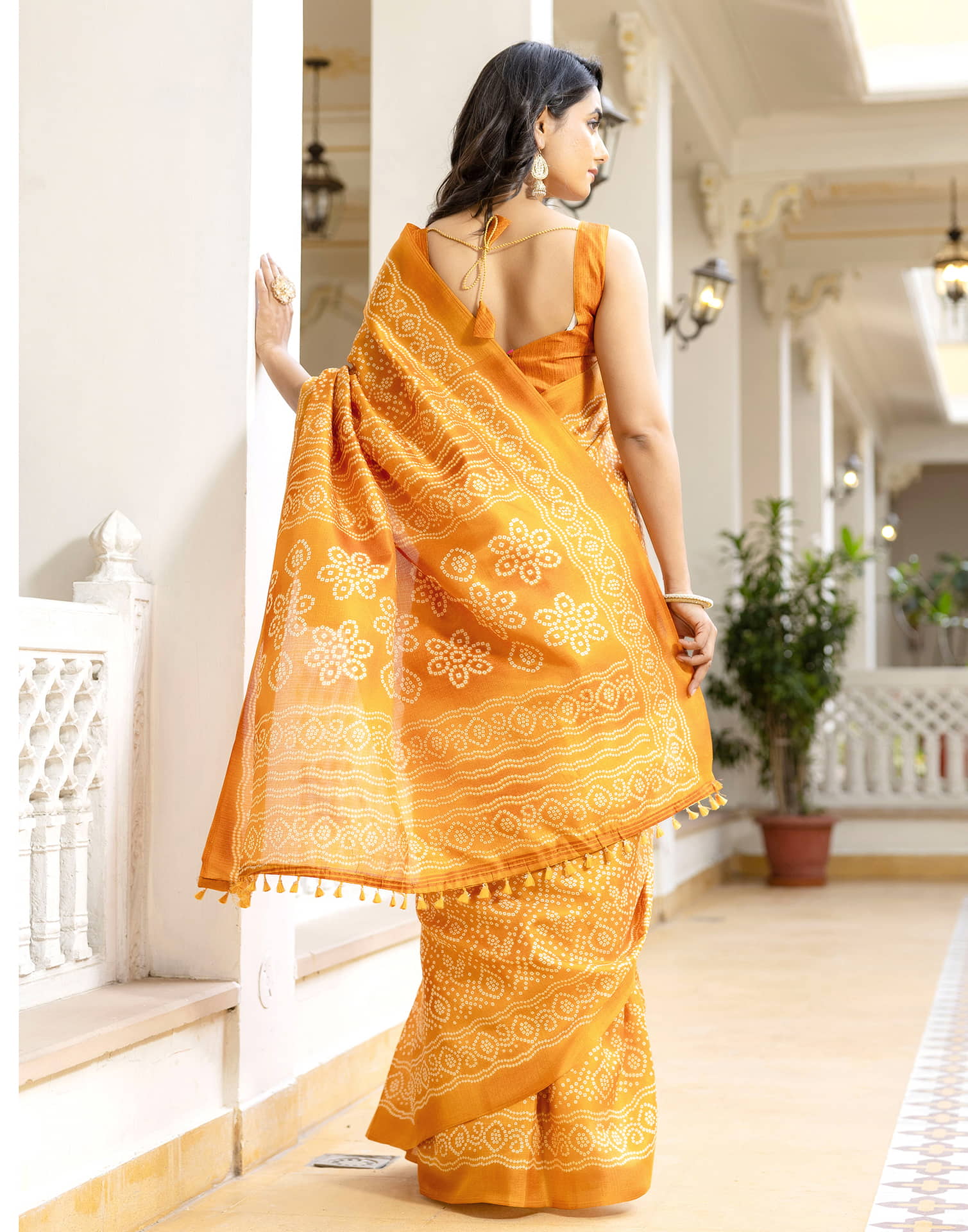 Turmeric Yellow Cotton Blend Bandhani Printed Saree - Image 5