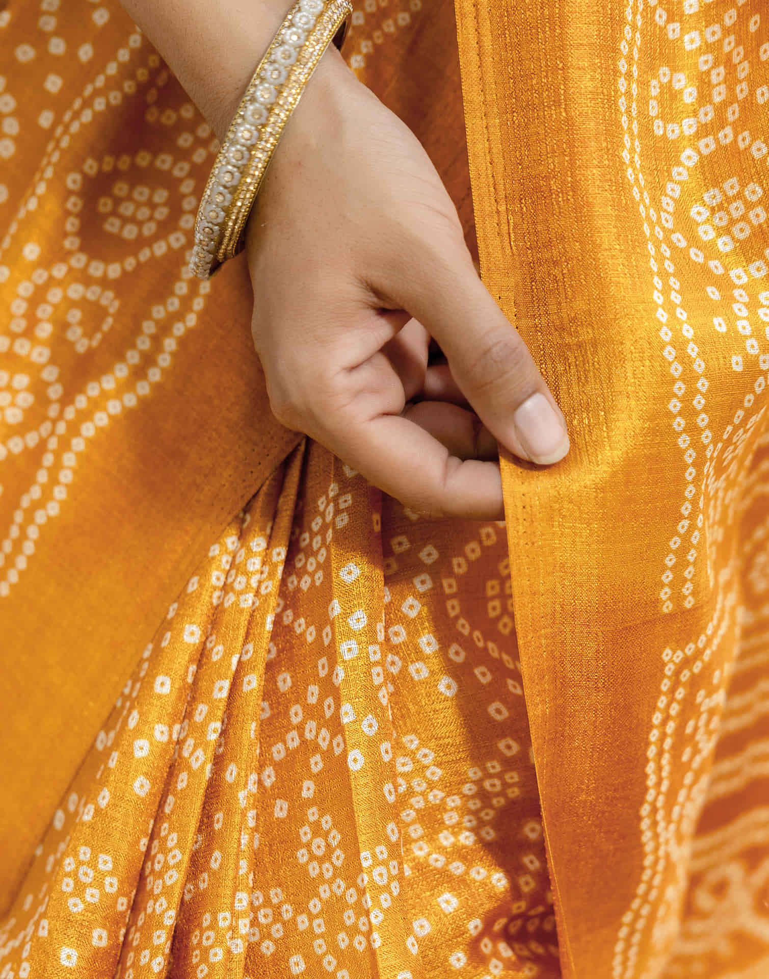 Turmeric Yellow Cotton Blend Bandhani Printed Saree - Image 9