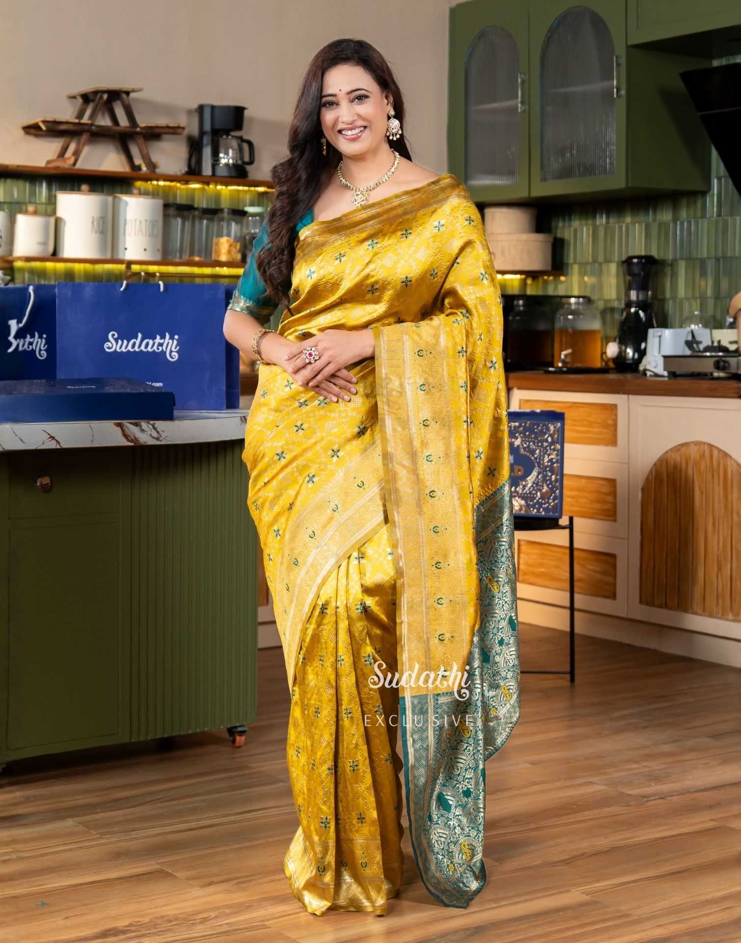 Shweta Tiwari Amber Yellow Banarasi Silk Saree - Image 3