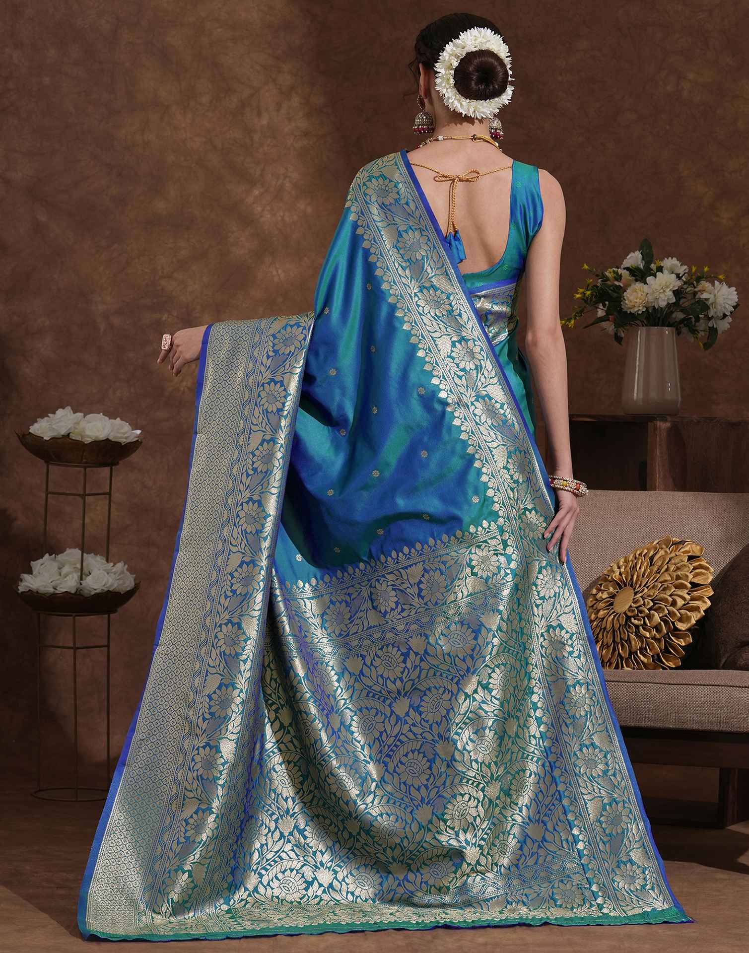 Turquoise Blue Silk Woven Kanjivaram Saree - Image 4