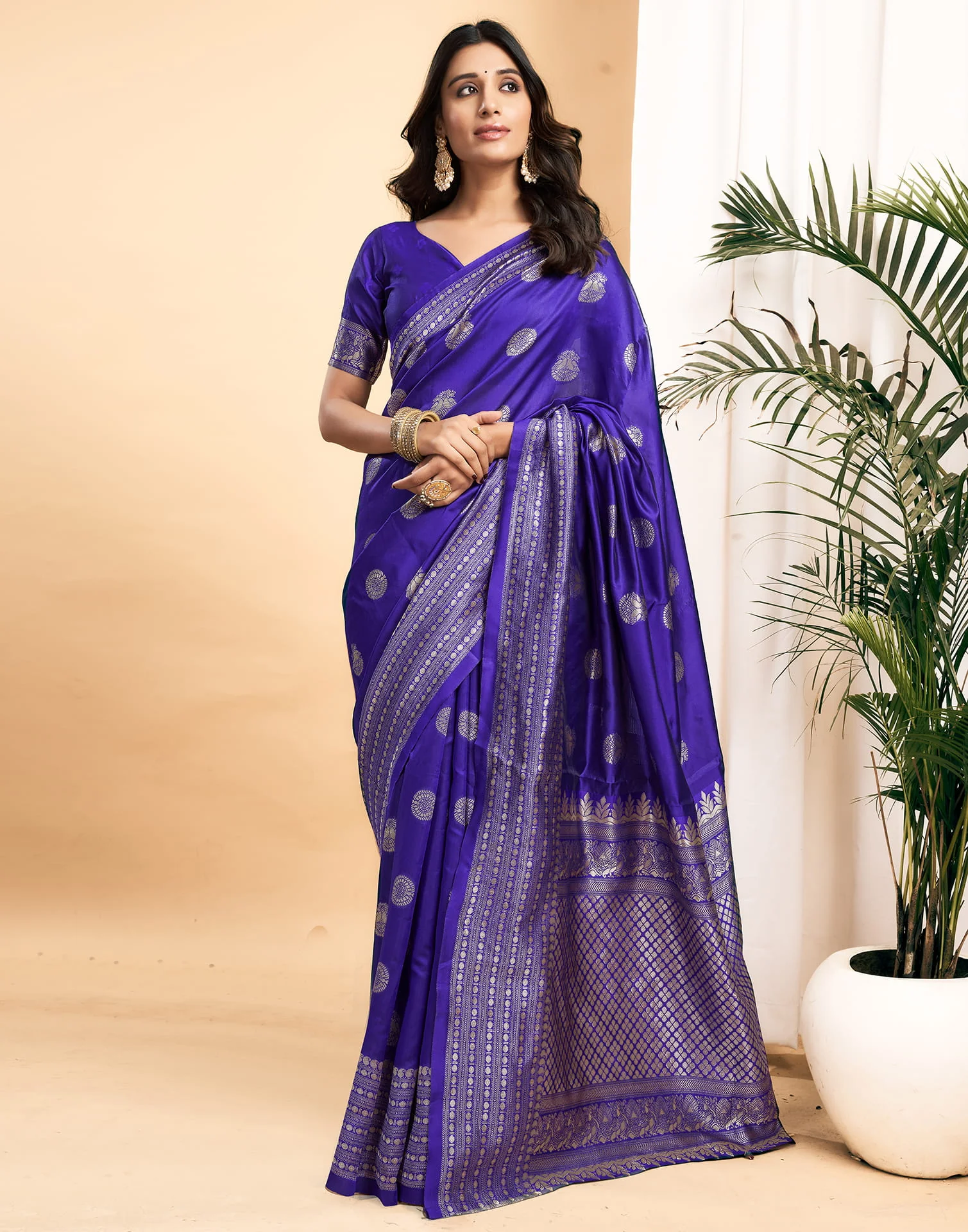 Blue Silk Blend Woven Kanjivaram Saree - Image 4