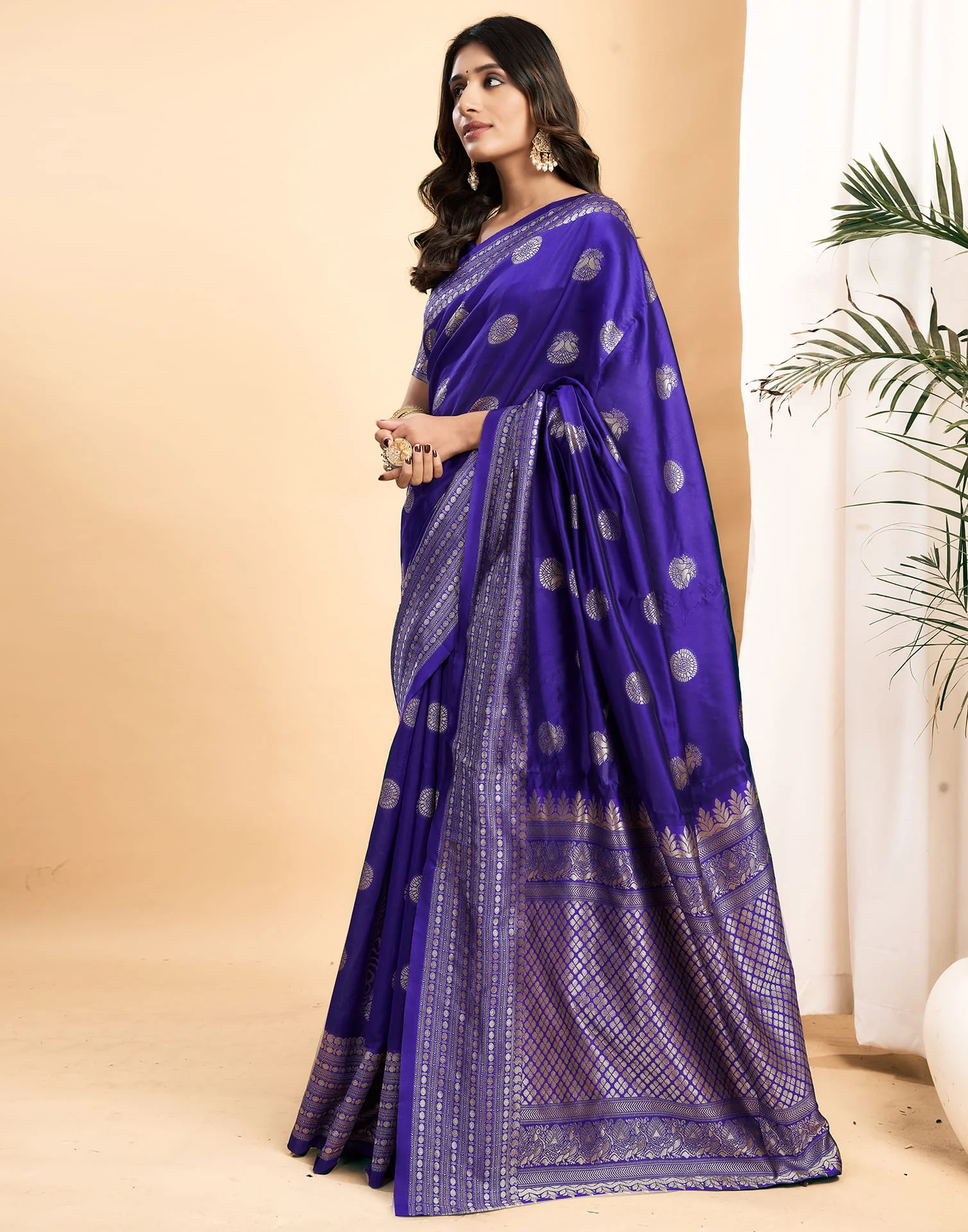 Blue Silk Blend Woven Kanjivaram Saree - Image 5