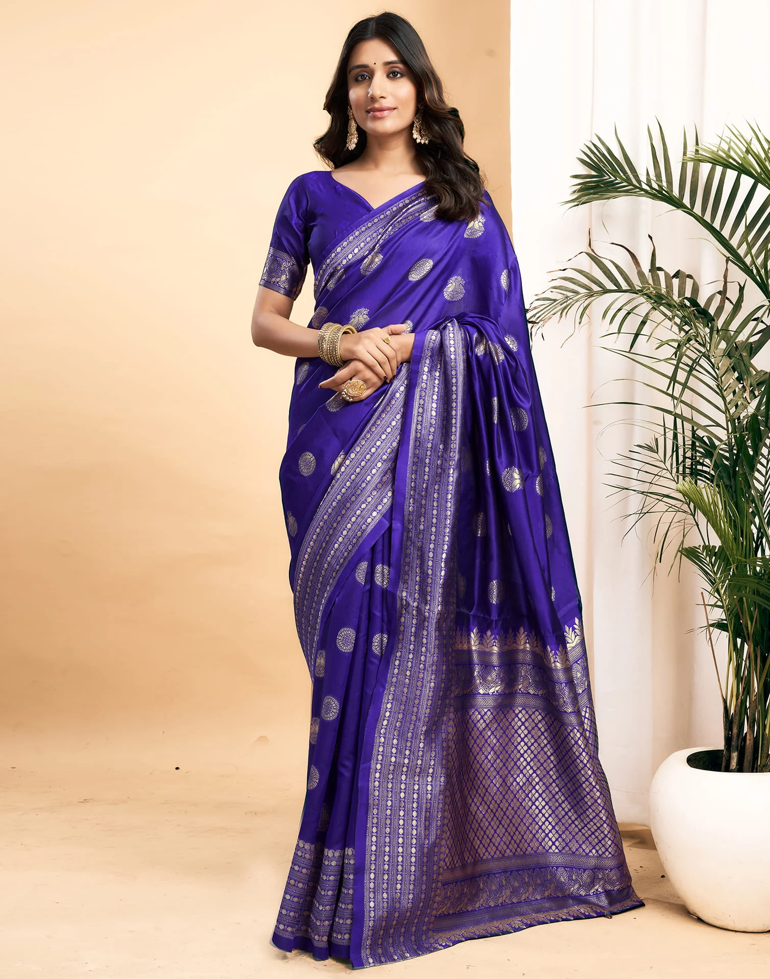Blue Silk Blend Woven Kanjivaram Saree - Image 6