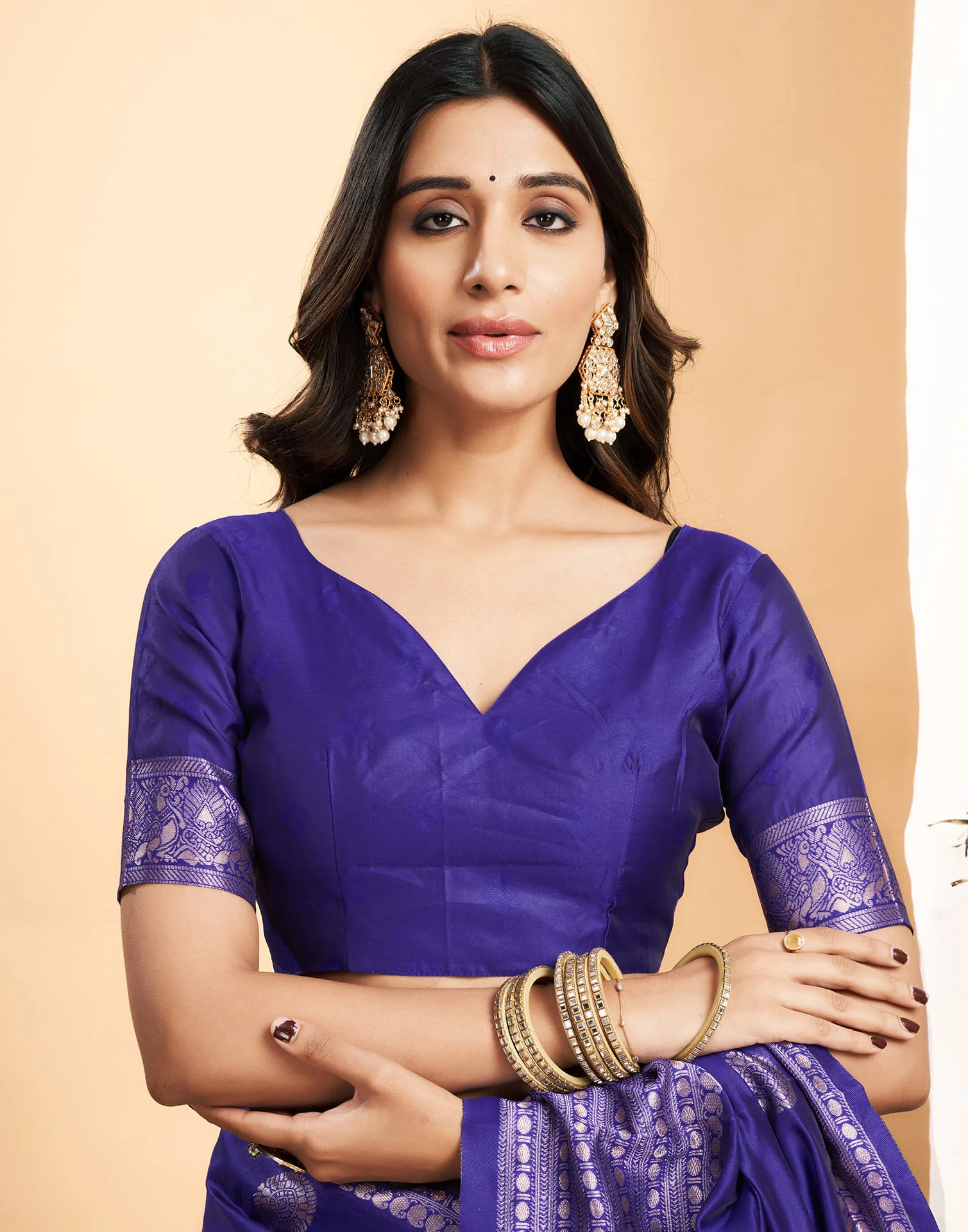 Blue Silk Blend Woven Kanjivaram Saree - Image 8
