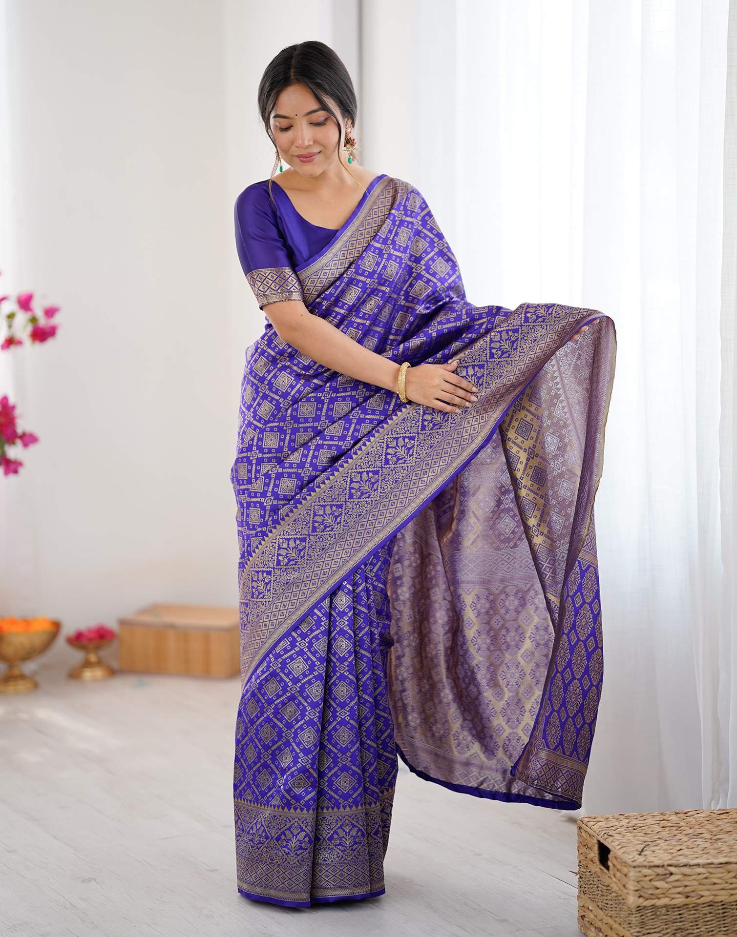 Violet Silk Woven Banarasi Saree - Image 10