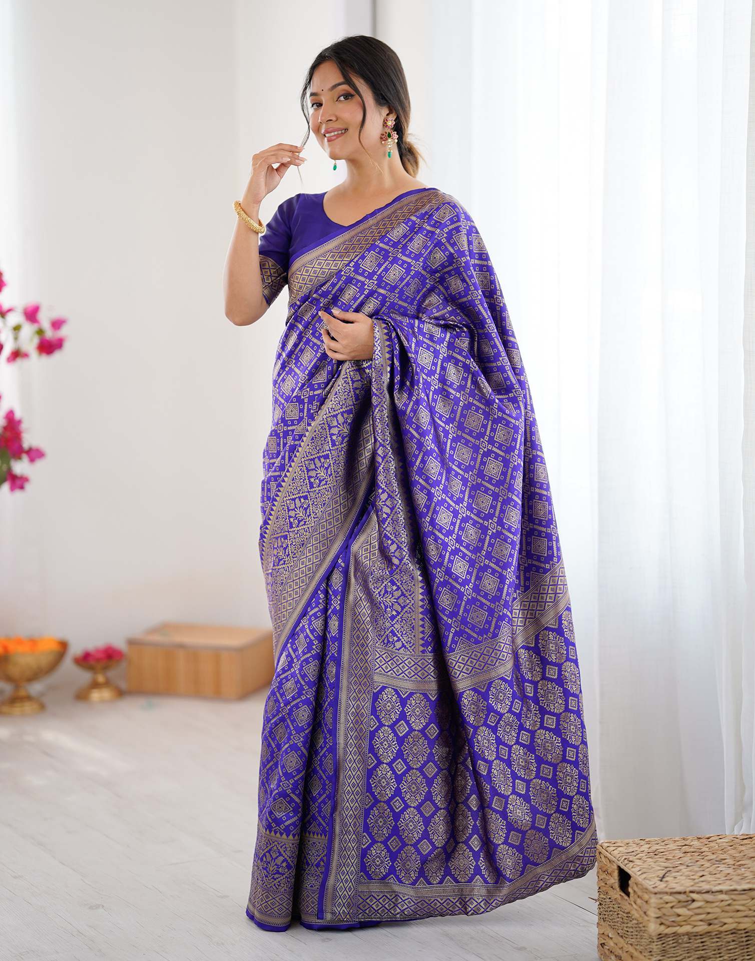Violet Silk Woven Banarasi Saree - Image 11