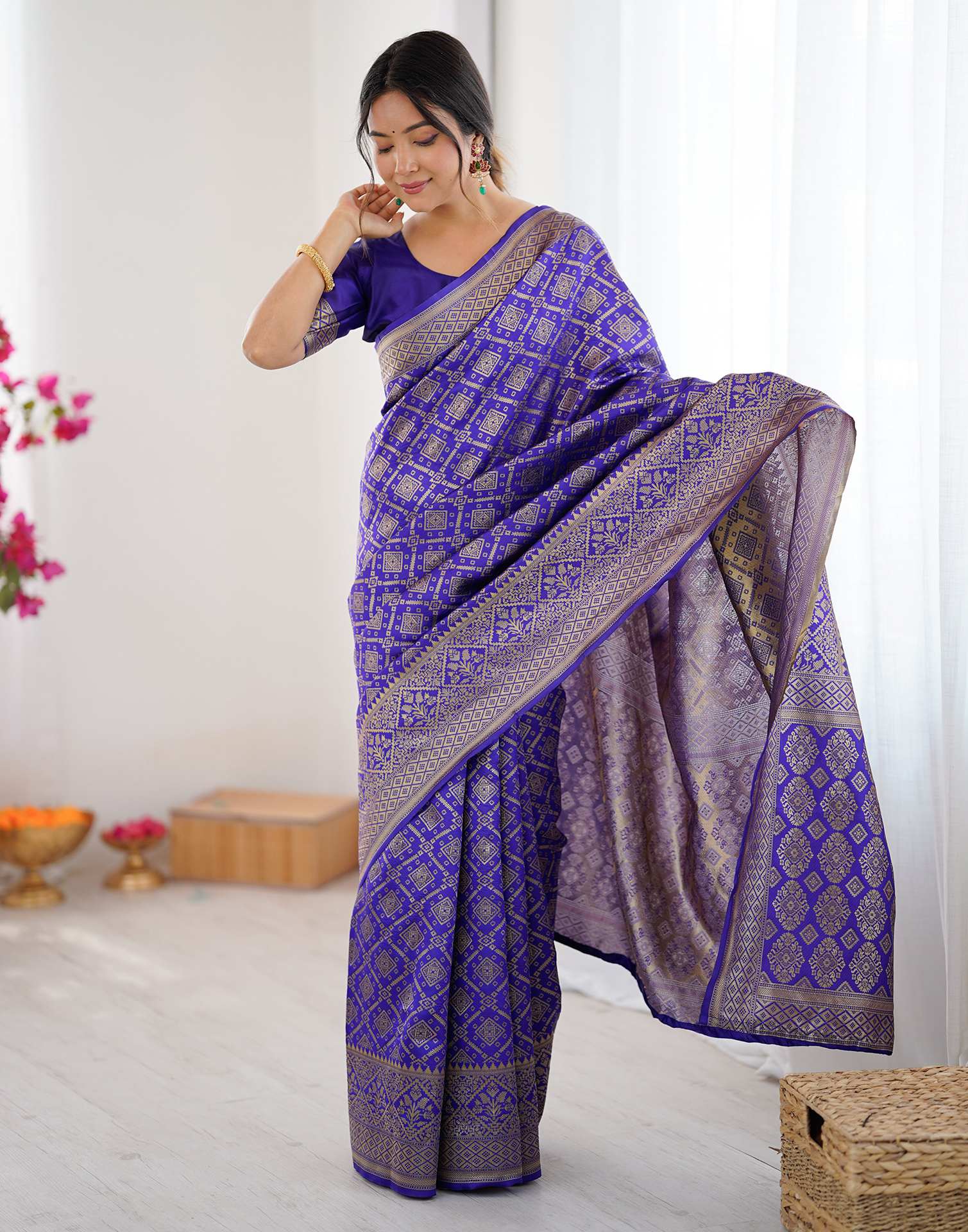 Violet Silk Woven Banarasi Saree - Image 5