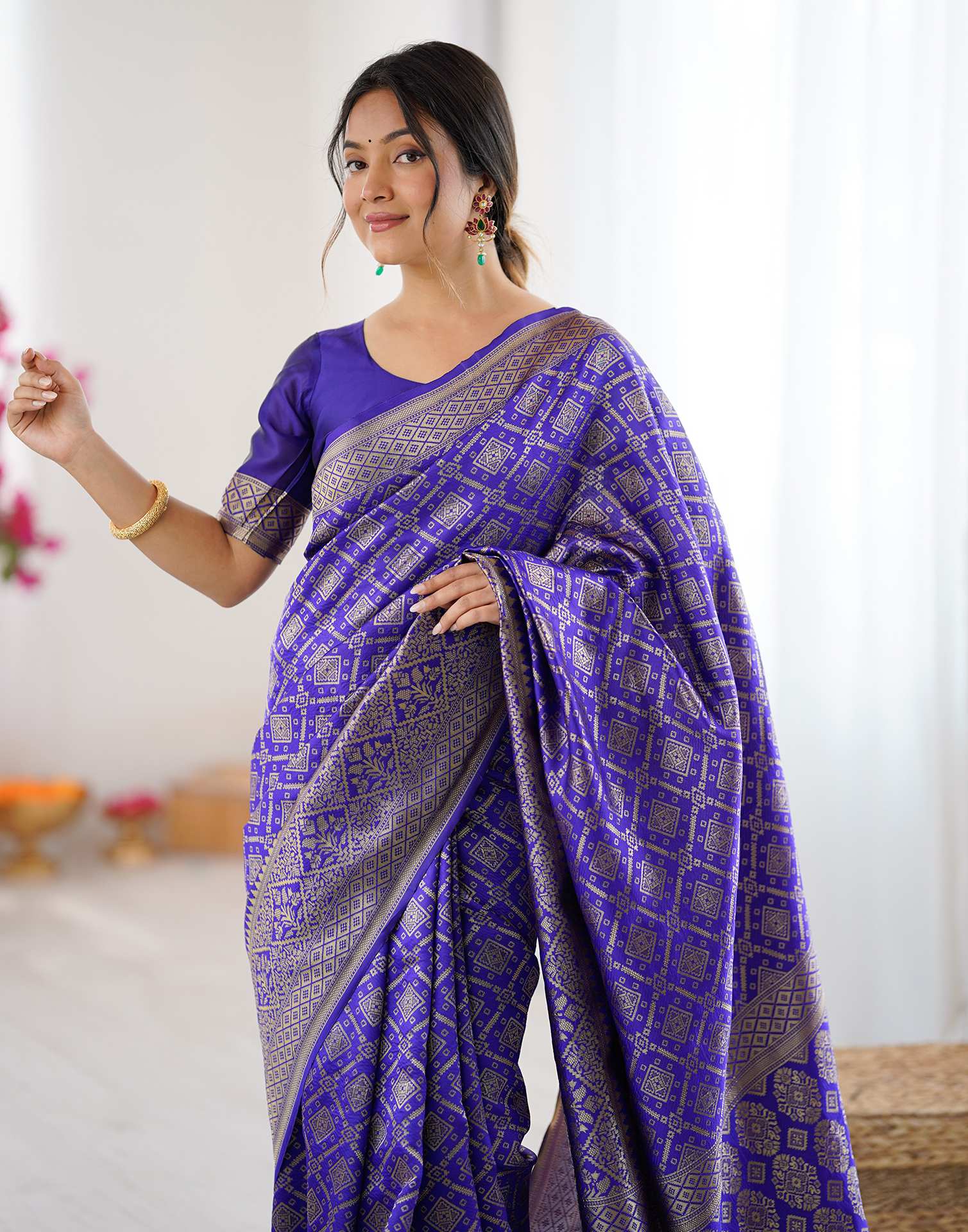 Violet Silk Woven Banarasi Saree - Image 6