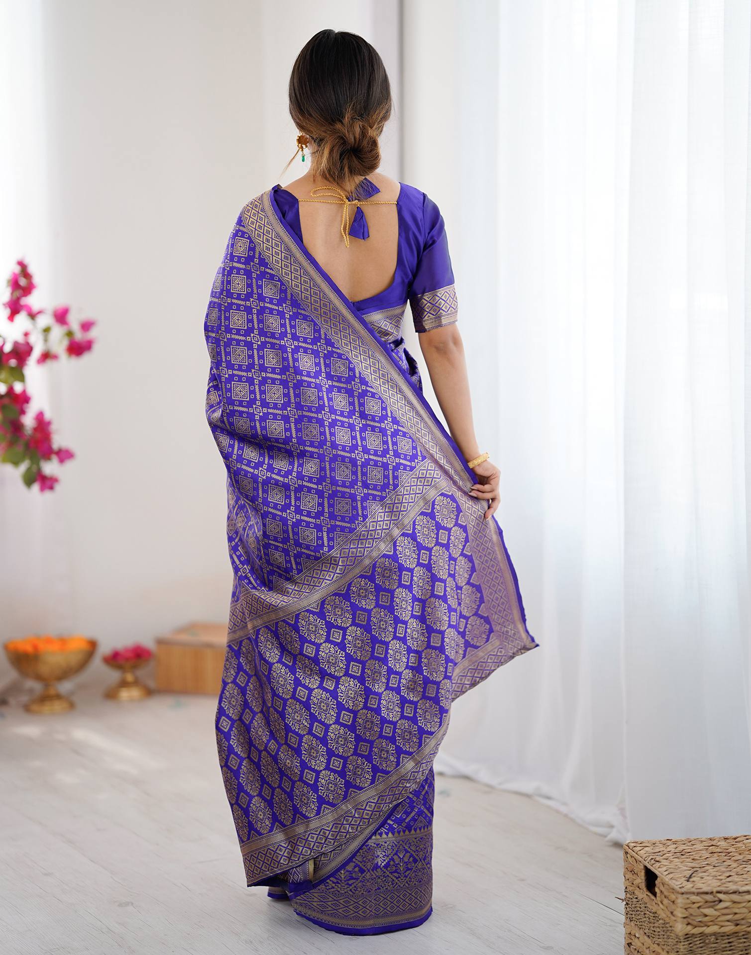 Violet Silk Woven Banarasi Saree - Image 8
