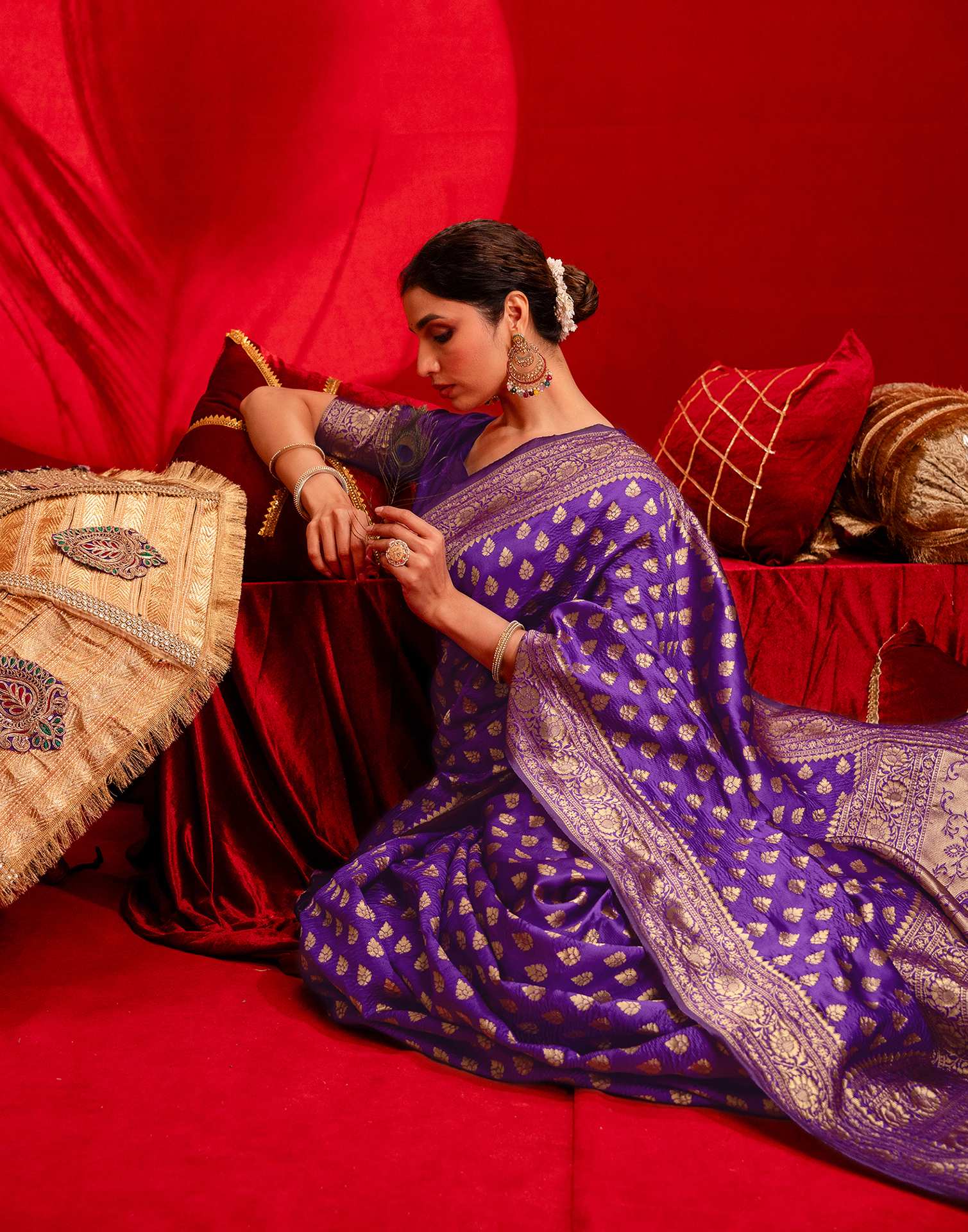 Violet Silk Woven Banarasi Saree - Image 5