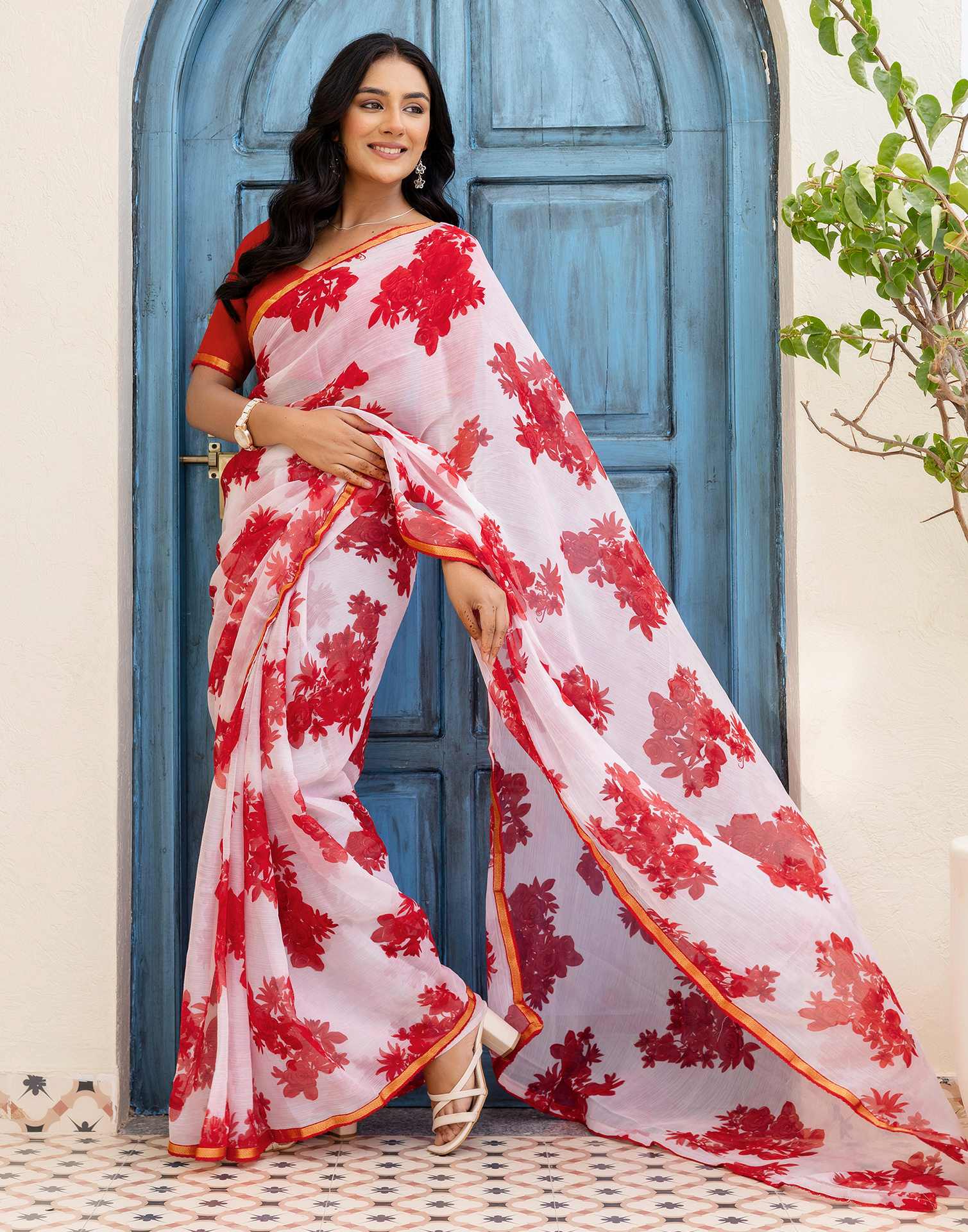 White Chiffon Floral Printed Saree - Image 4