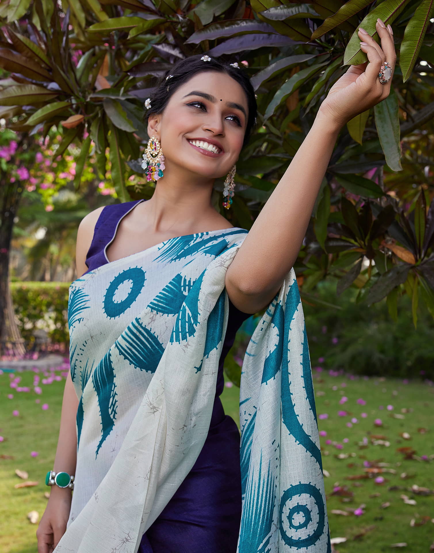 White Cotton Blend Printed Saree - Image 2