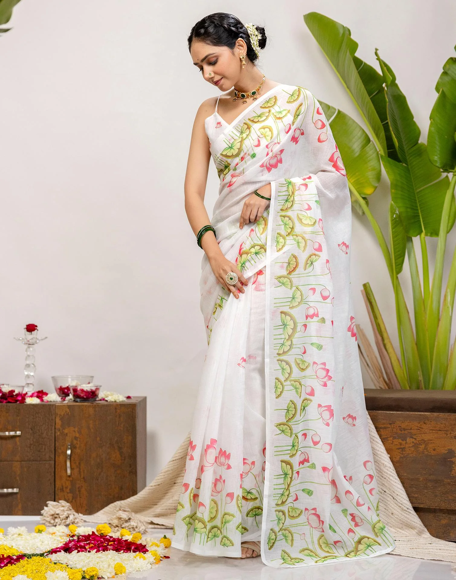White Cotton Floral Printed Saree - Image 5