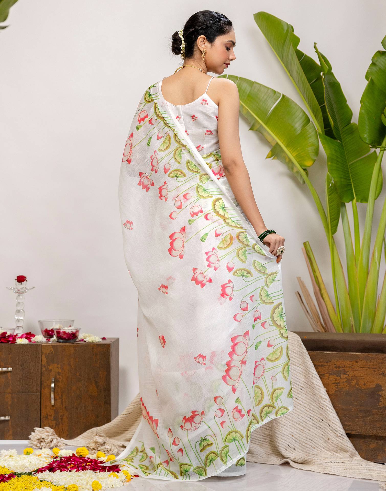 White Cotton Floral Printed Saree - Image 7