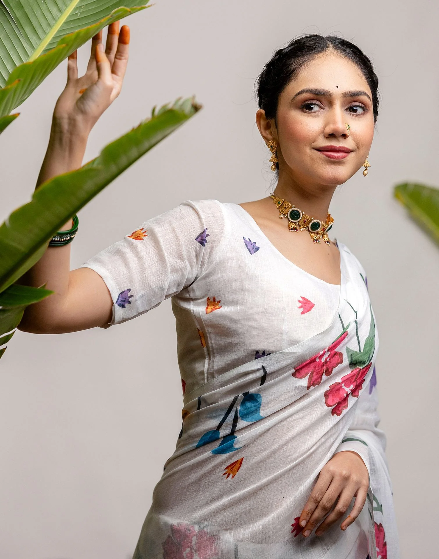 White Cotton Floral Printed Saree - Image 2