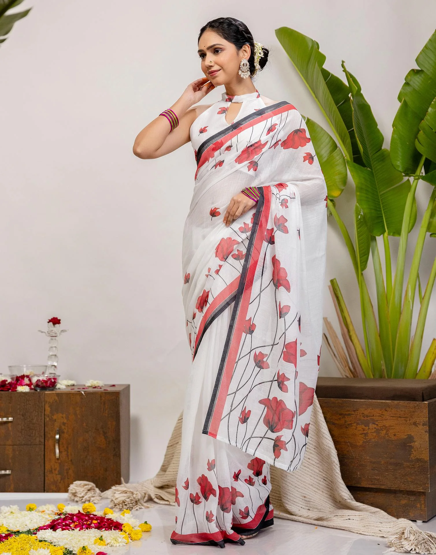 White Cotton Floral Printed Saree - Image 5