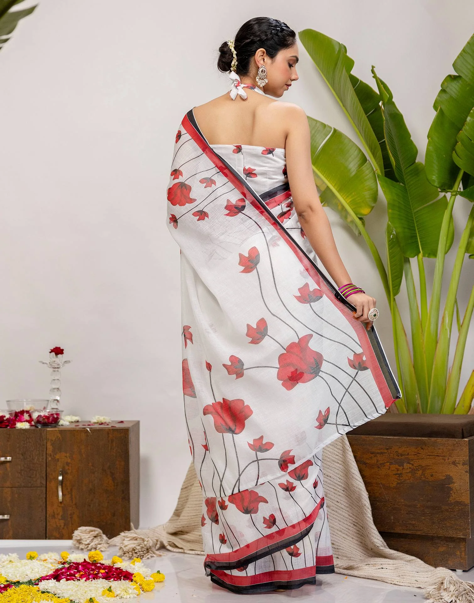 White Cotton Floral Printed Saree - Image 7