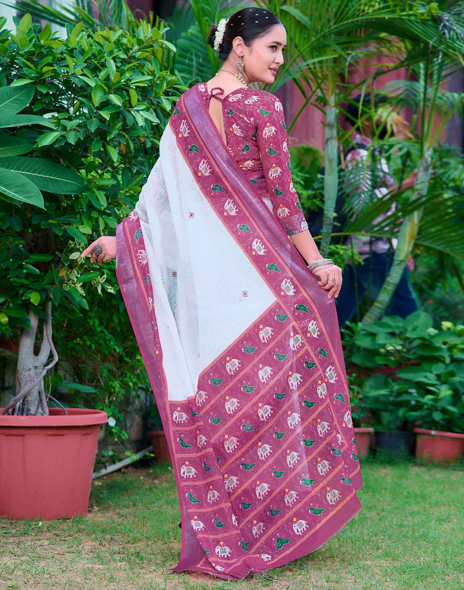 White Cotton Linen Printed Patola Saree - Image 4