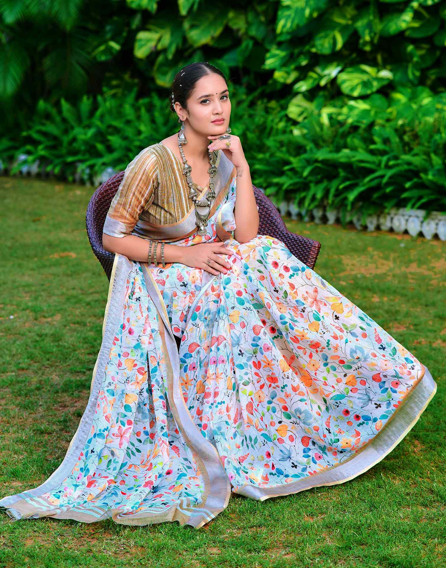 White Cotton Linen Printed Saree - Image 4