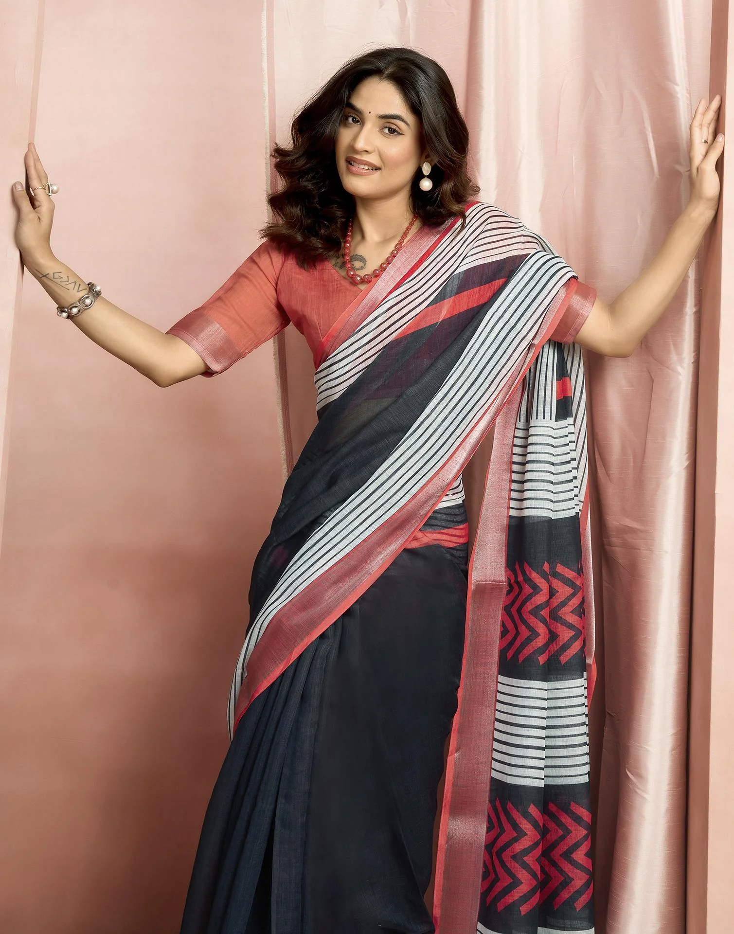White Cotton Linen Printed Saree - Image 2