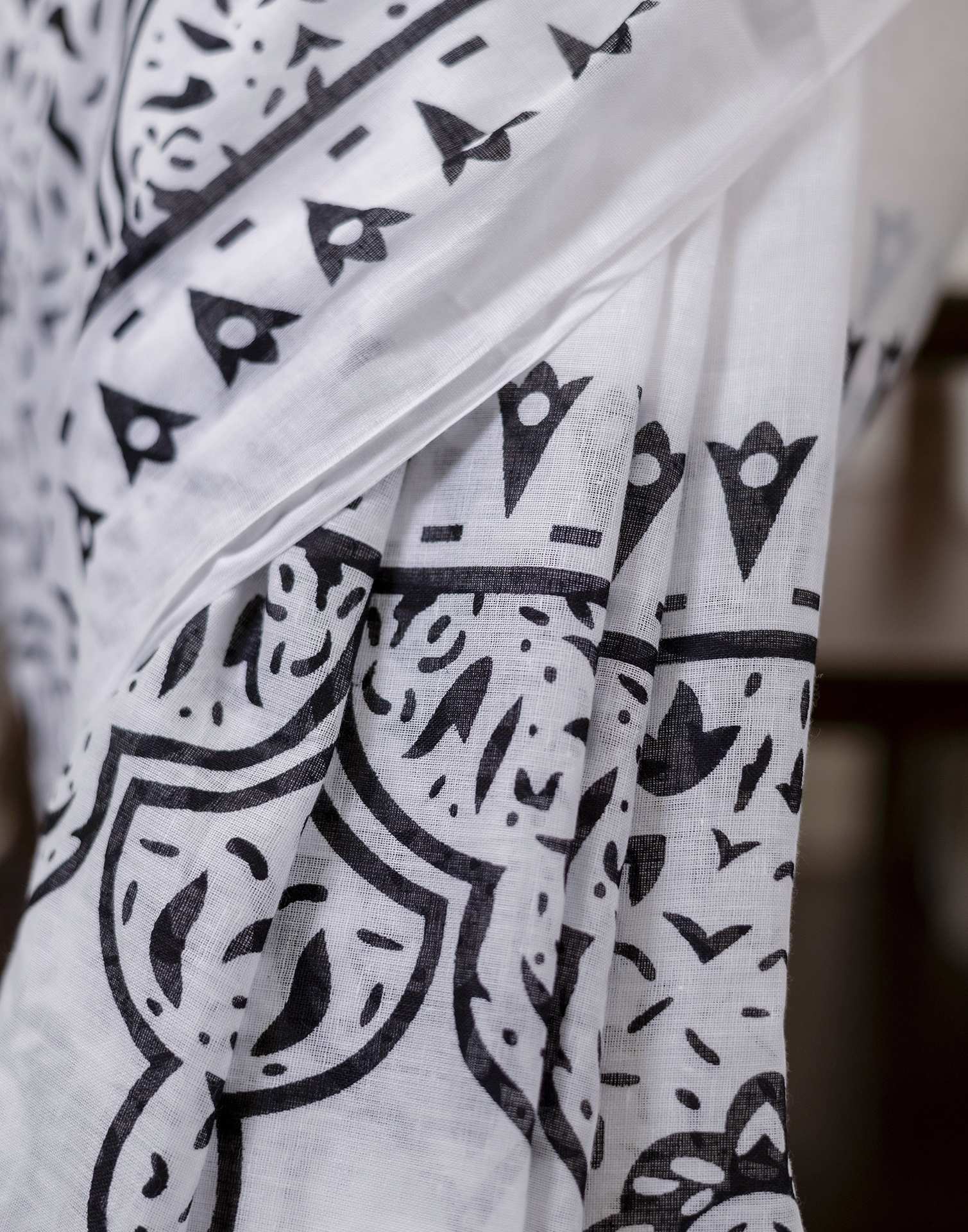 White Cotton Printed Saree - Image 10