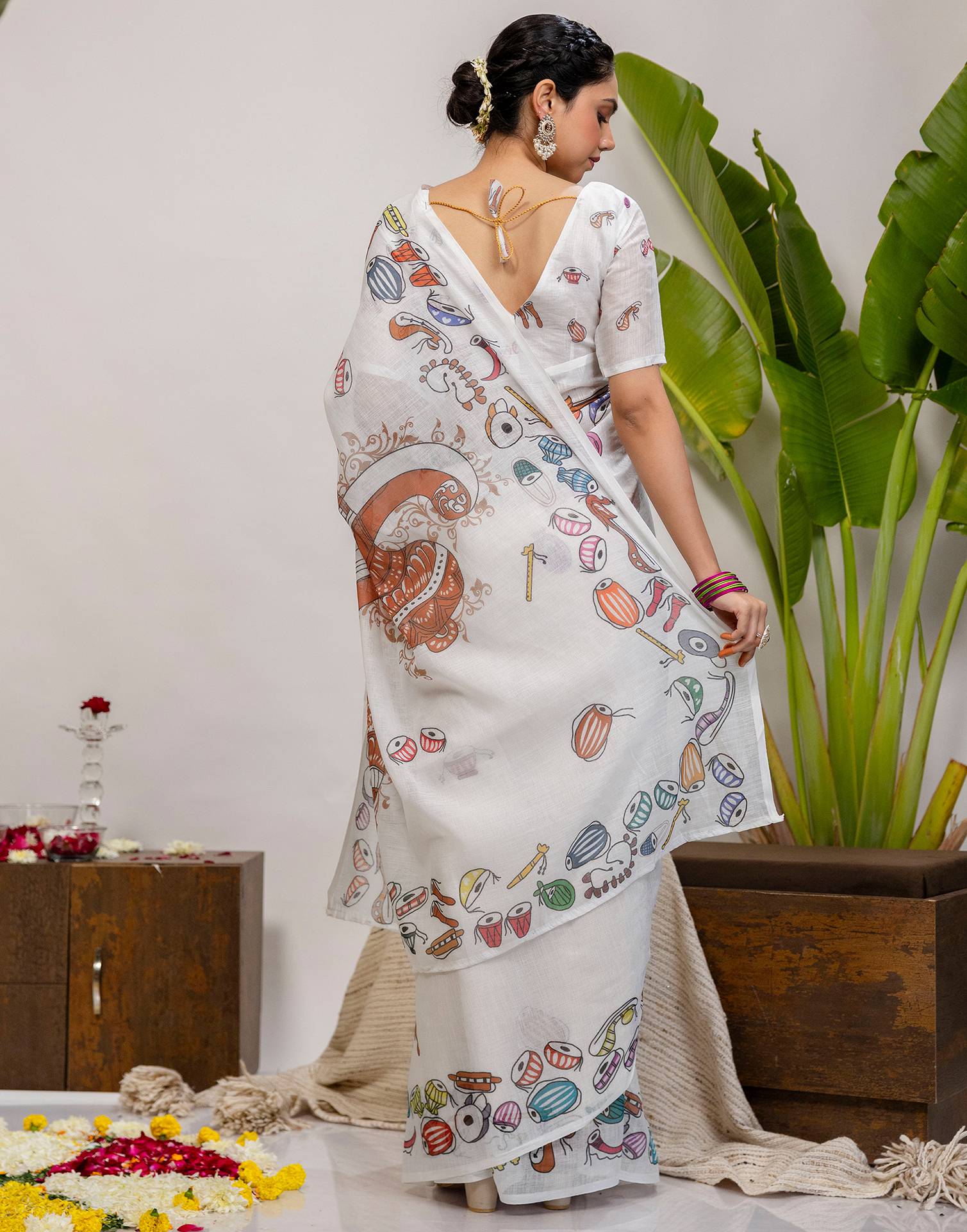 White Cotton Printed Saree - Image 7
