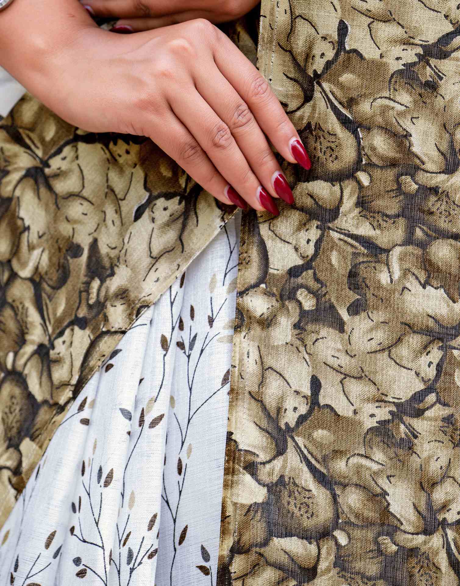 White Khadi Printed Saree - Image 10