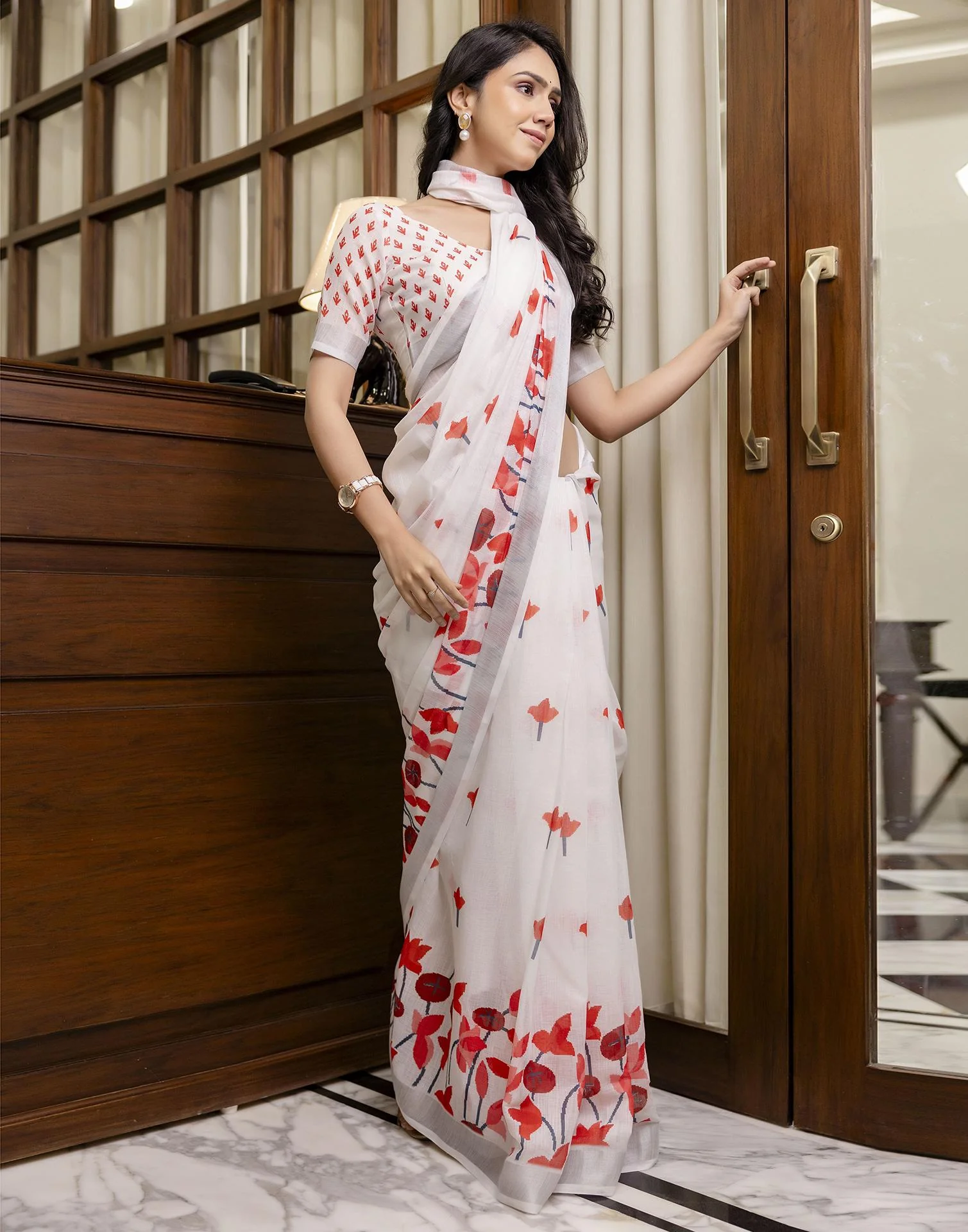 White Linen Floral Printed Saree - Image 7