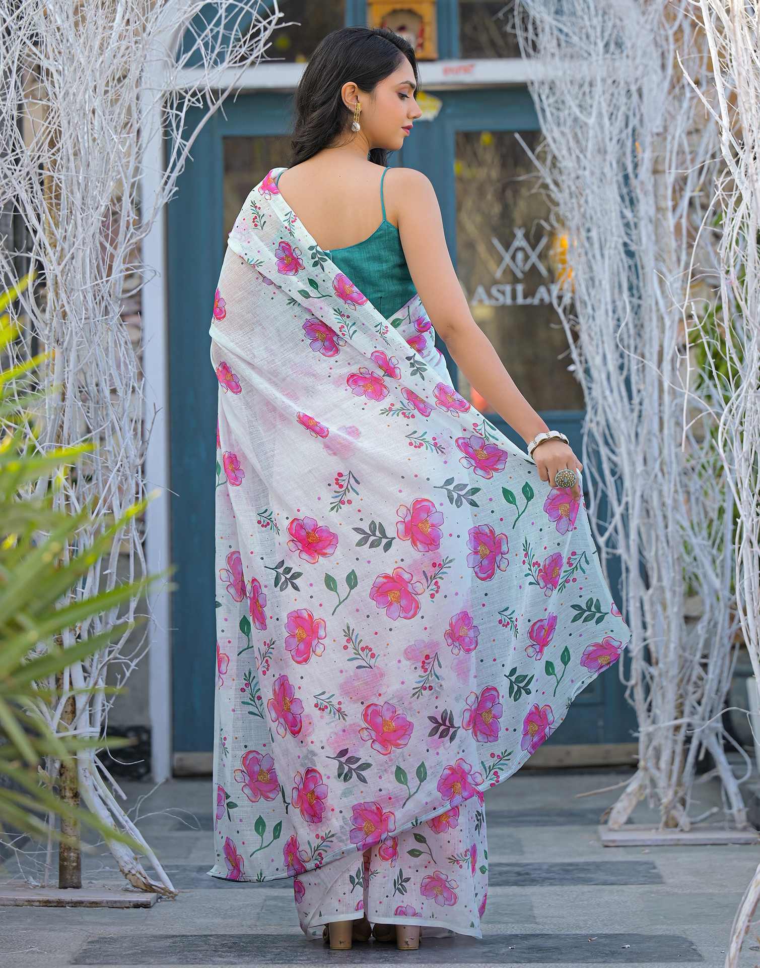 White Linen Floral Printed Saree - Image 6