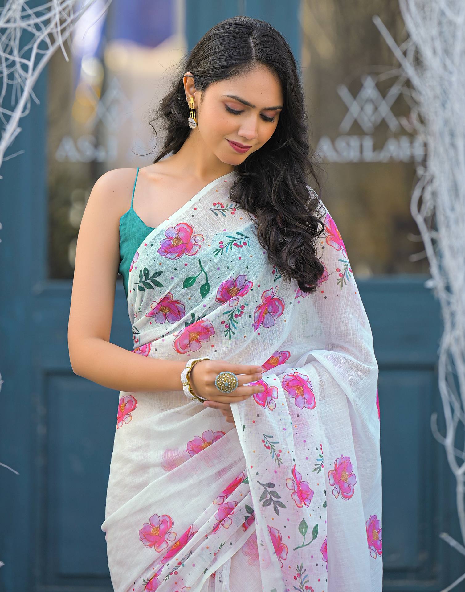 White Linen Floral Printed Saree - Image 9