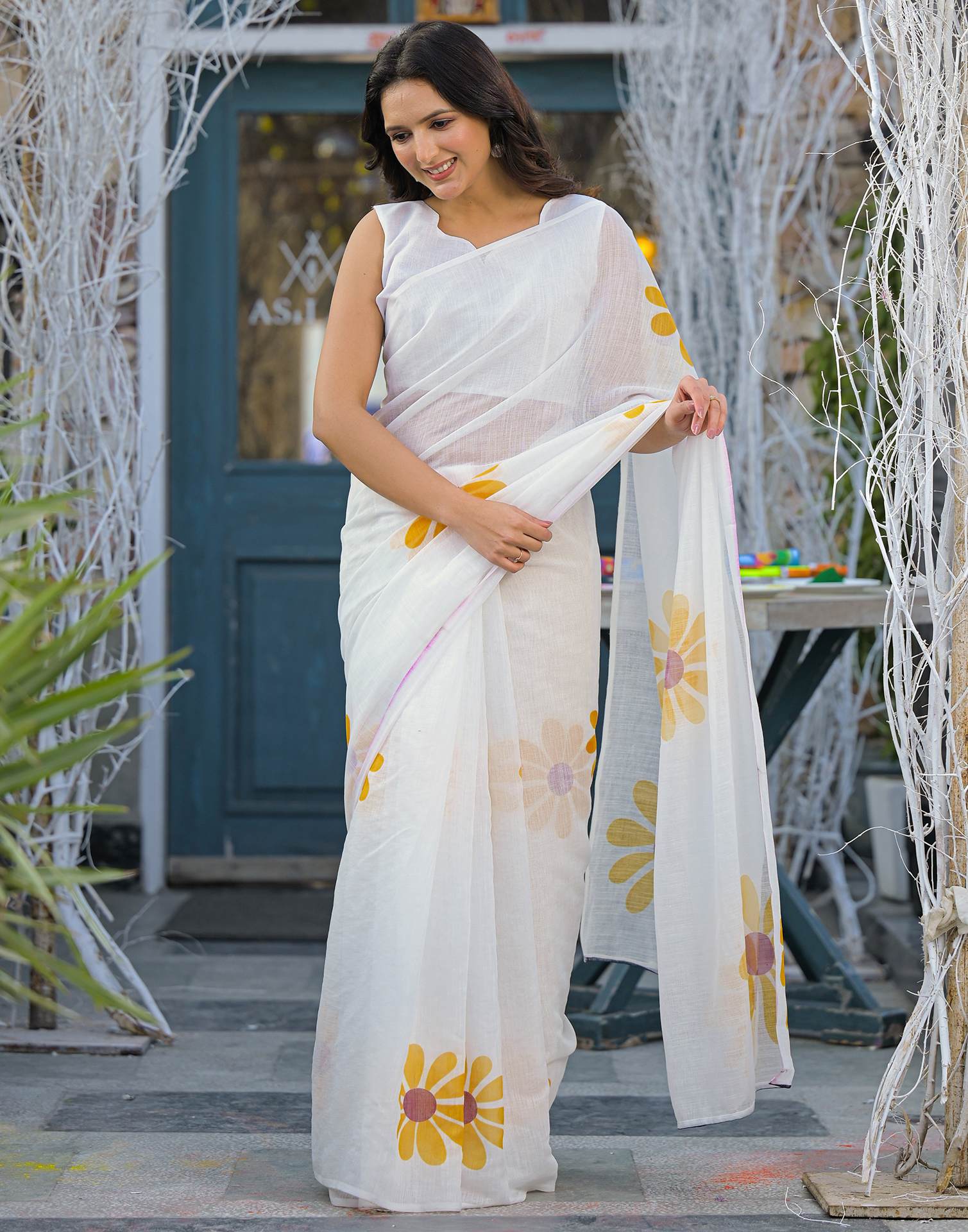 White Linen Floral Printed Saree - Image 6
